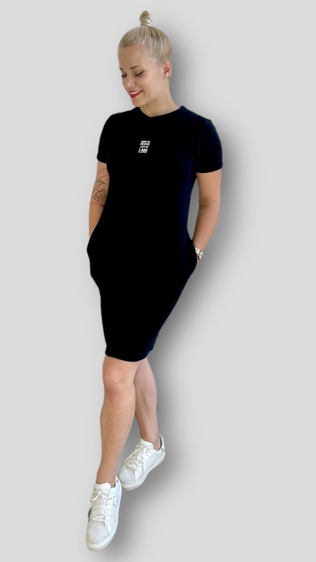 Šaty Being black